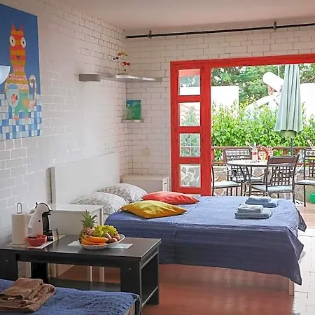 Geranios, Close To Beach, Puerto Colon, Yellowcat 2