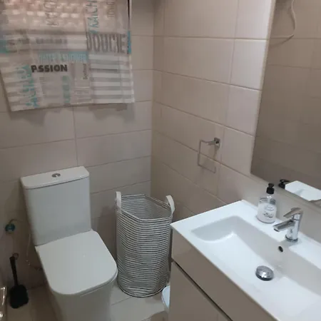 Geranios, Close To Beach, Puerto Colon, Yellowcat 2