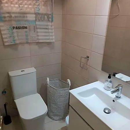 Geranios, Close To Beach, Puerto Colon, Yellowcat 2